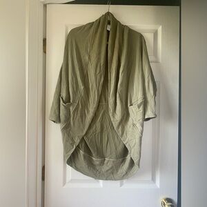 Athleta ethereal cocoon wrap in shadow olive. XXS/XS
